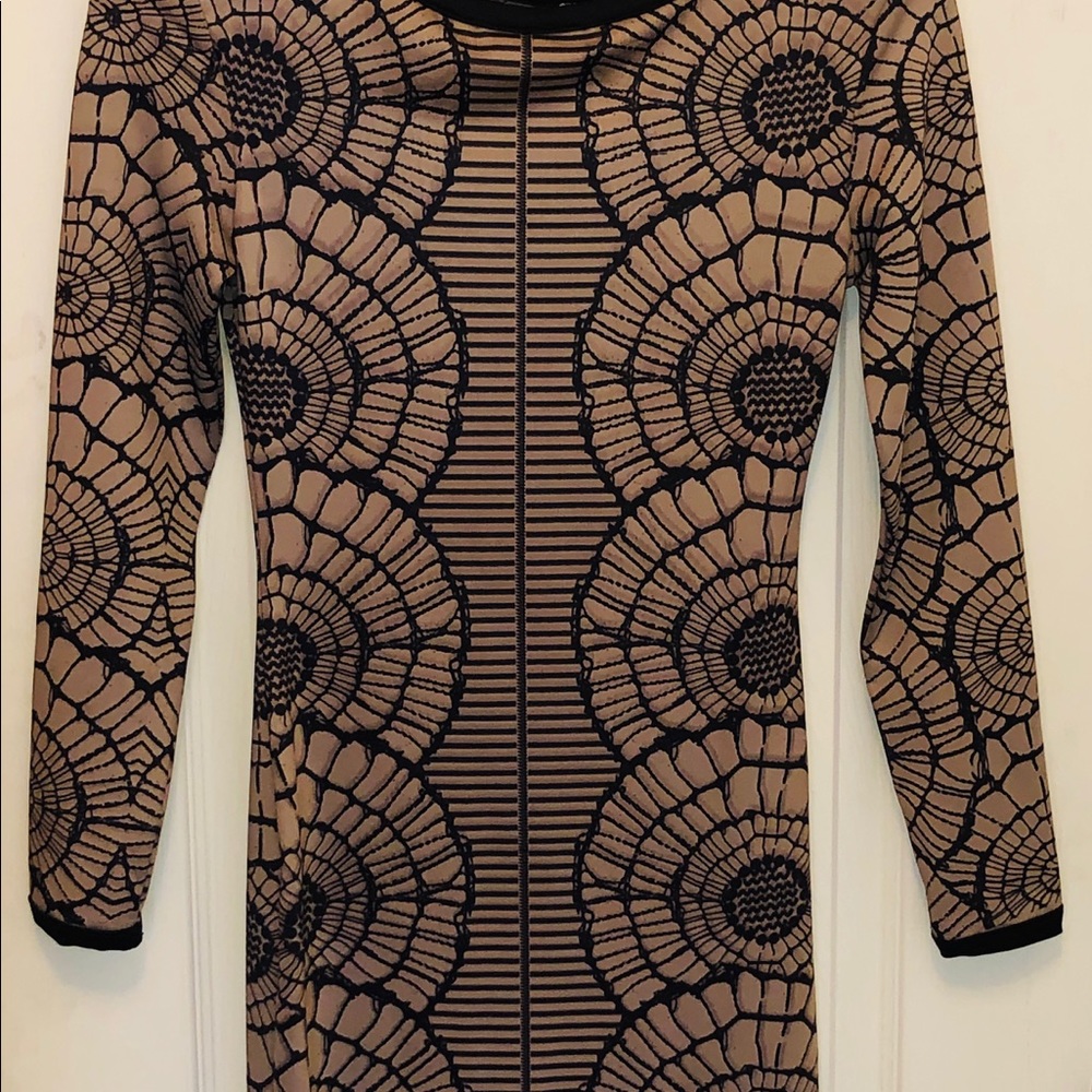 Dress - Picture 6 of 7
